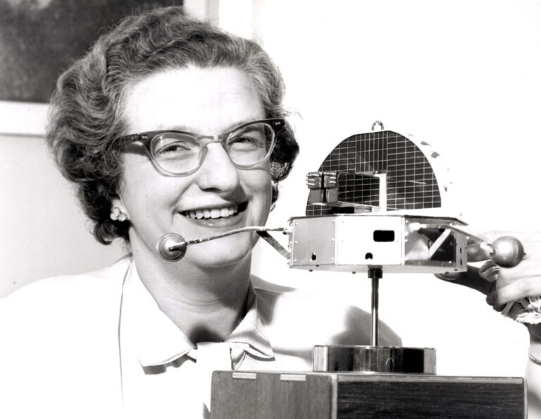 Nancy Romanová se už jako uznávaná vědkyně snažila motivovat dívky ke studiu astronomie. FOTO: NASA, edited by SMasonGarrison/Creative Commons/Volné dílo