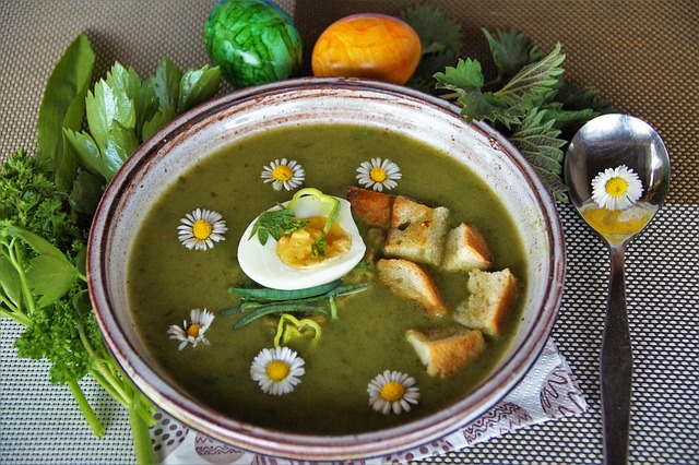 Kopřiva v kuchyni nahradí třeba špenát. A co taková polévka? Je výborná!(Foto: Ivabalk / Pixabay)