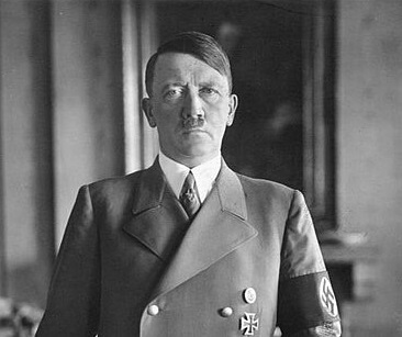 Adolf Hitler Háchu obdaruje. FOTO: Bundesarchiv, Bild 183-H1216-0500-002 /Creative Commons/ CC-BY-SA 3.0, CC BY-SA 3.0 DE