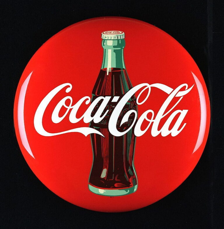 Typické logo Coca Coly je známé po celém světě. Přesto má tento nápoj obrovského rivala. FOTO: pxfuel