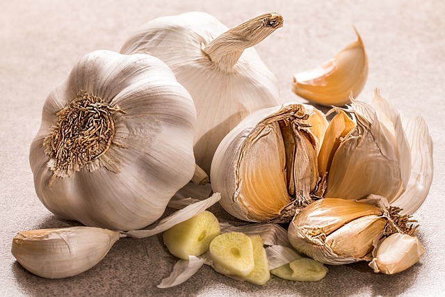Česnek je jedním z nejvíce používaných přírodních léků. Foto: Pixabay
