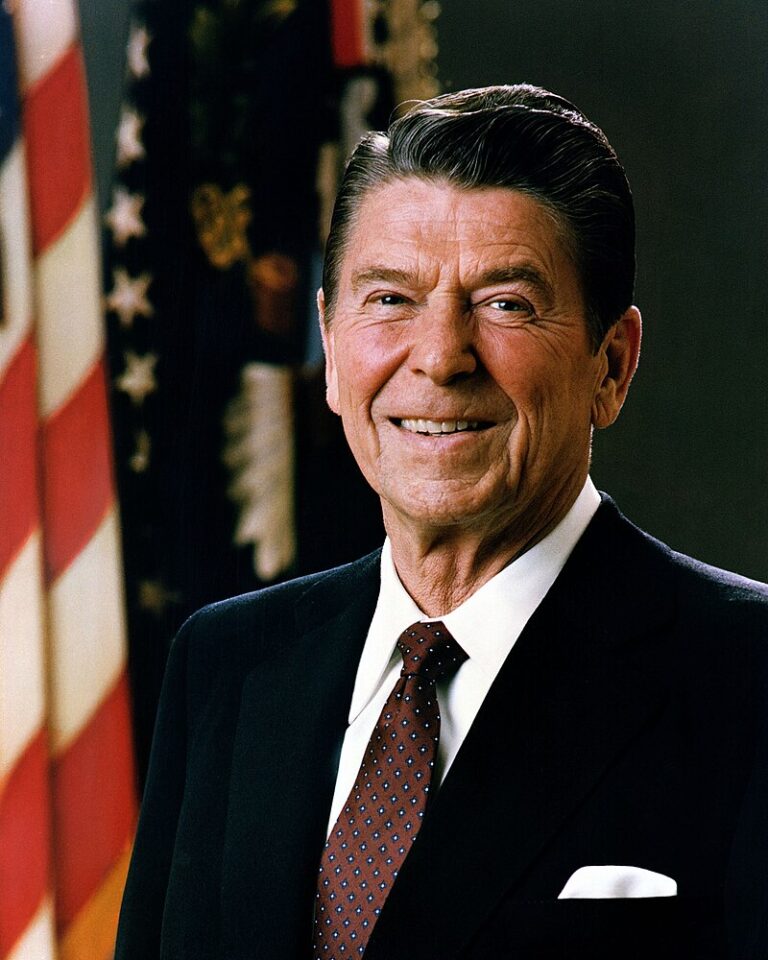 Ronald Reagan, třicátý devátý prezident Spojených států, sloužil v úřadu od roku 1981 do roku 1989. Jeho prezidentské období je často spojováno s konzervativní revolucí v americké politice a zvýšenou popularitou konzervativních ideálů. Foto: Michael Evans / Veřejná doména