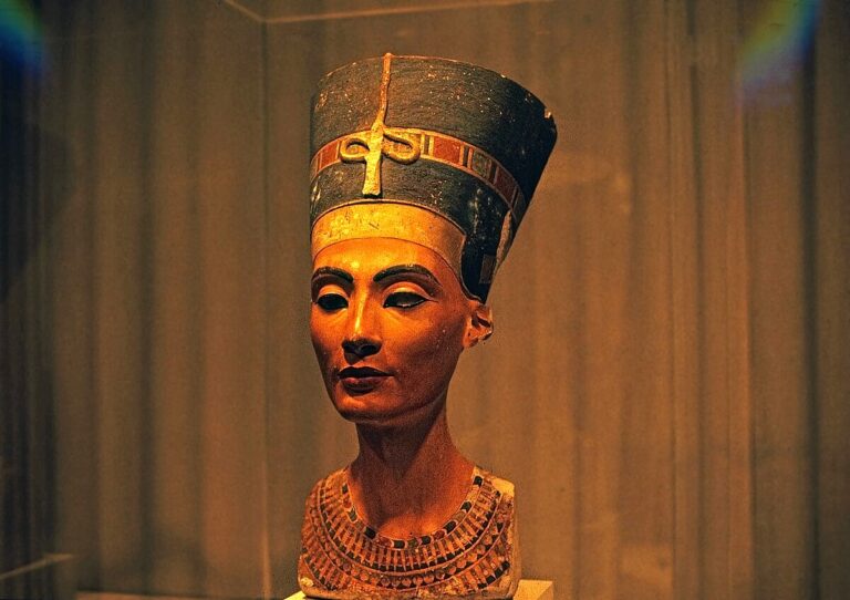 Busta egyptské královny Nefertiti. FOTO: Rüdiger Stehn / Creative Commons / CC BY-SA 2.0