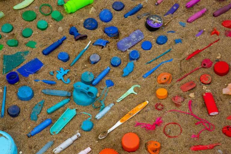 Mikroplasty jsou všudypřítomné, týdně jich ale v řádech gramů nezkonzumujeme. FOTO: Unsplash