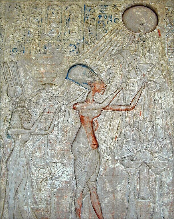 Achnaton je považován za zakladatele monoteistického náboženství. Foto: Egyptské muzeum, Public domain, via Wikimedia Commons