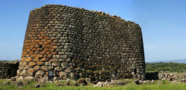 Tajemství sardinských staveb je zatím nerozluštěno. Foto: Hans Hillewaert / CC BY-SA 3.0