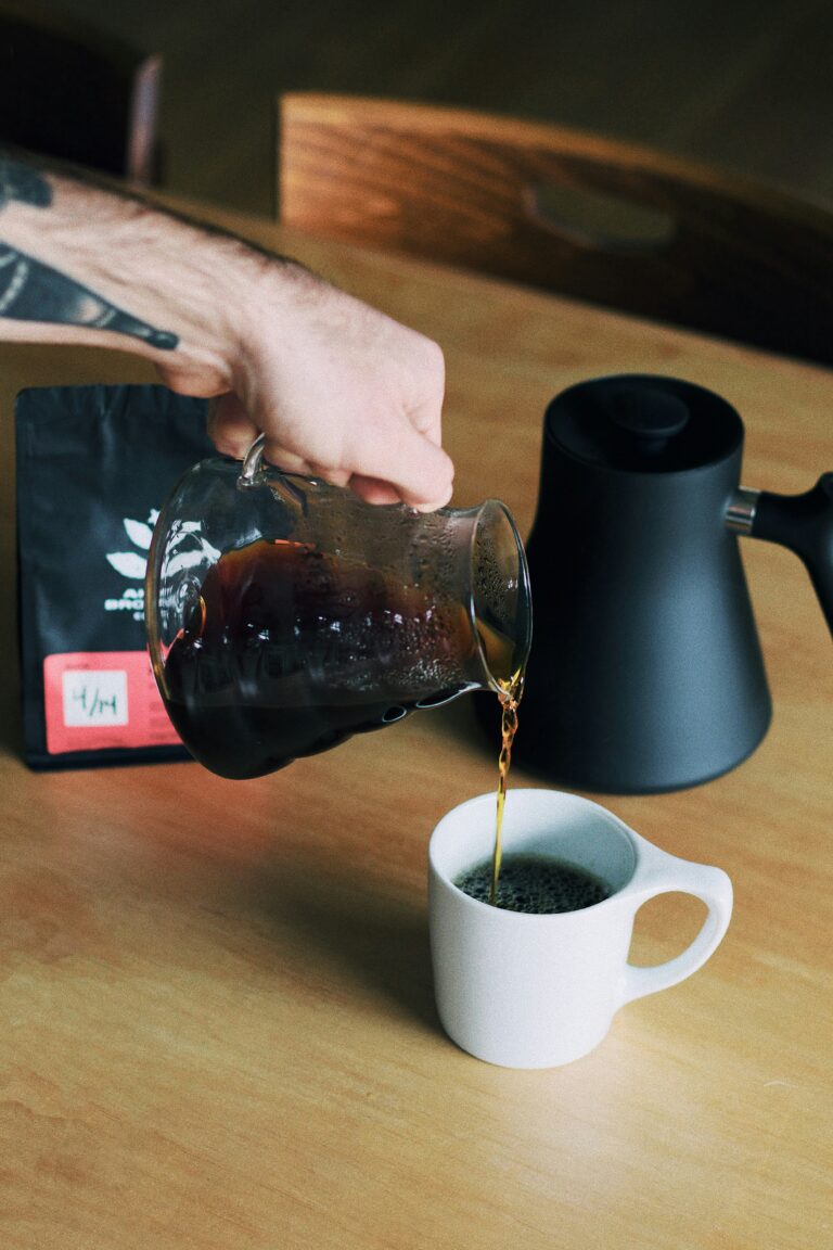 Ač se to nemusí zdát, ranní příprava kávy v polospánku je z hlediska mozku vysoce komplexní úkon. FOTO: Unsplash