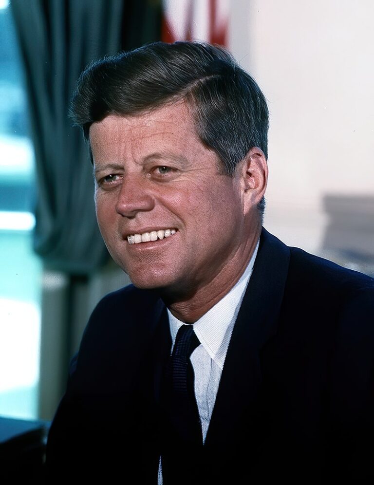 John F. Kennedy, photograph in the Oval Office. Volné dílo