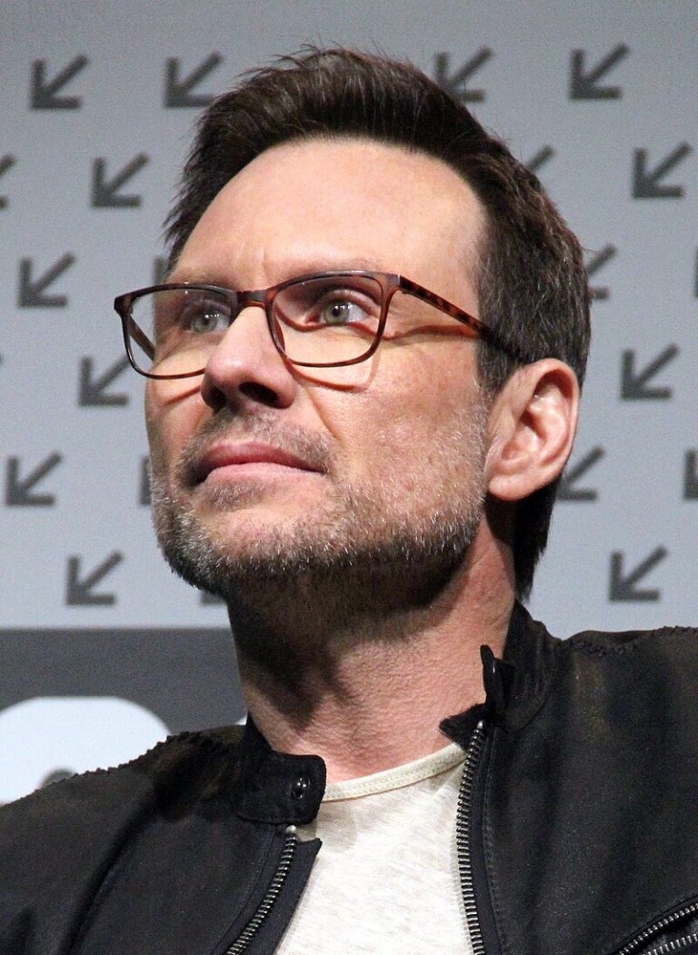 Christian Slater (narozen 1969) je americký herec, známý pro své charismatické a často nekonvenční role. Proslavil se v 80. letech filmy jako 