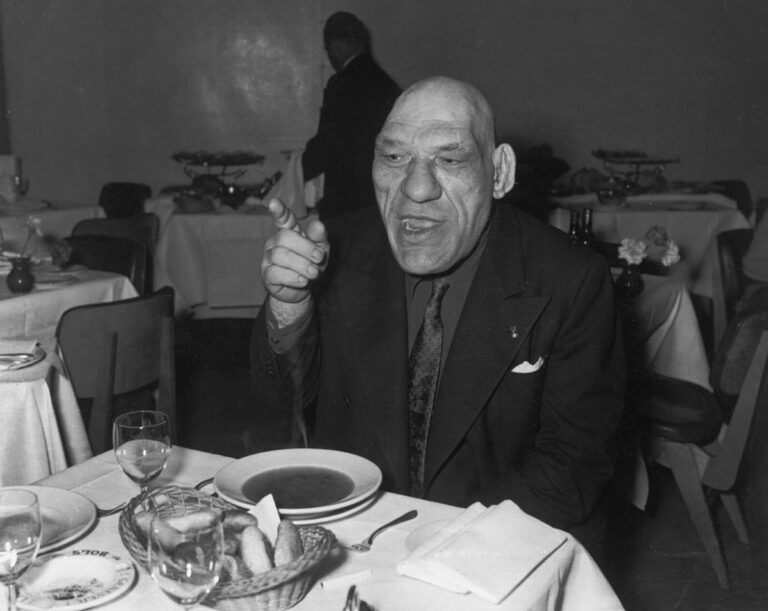 Slavnému zelenému zlobrovi se Maurice Tillet podobá nejen tváří, ale také povahou. (IISG, CC BY-SA 2.0, commons.wikimedia)