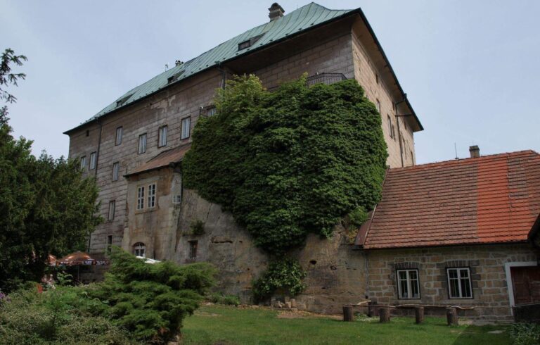 Skutečně byl hrad Houska vybudován nad vstupem do pekla? Foto: Petr Matura