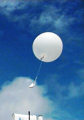 Britské ministerstvo obrany vydává oficiální prohlášení, v němž tvrdí, že šlo o meteorologické balony. Foto: CC - volné dílo