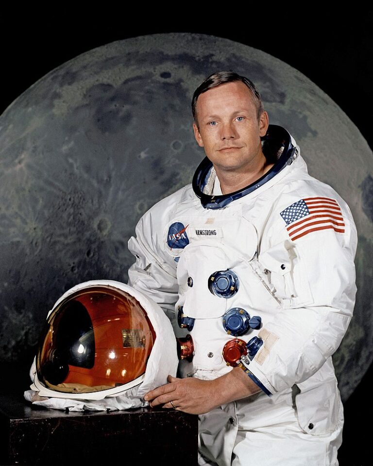 Neil Armstrong, první člověk na Měsíci umírá v 82 letech. (Neznámý autor / wikimedia.commons.org / Volné dílo)