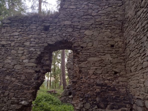 Pozůstatky tvrze působí tajemně dodnes. Foto: Petr Matura