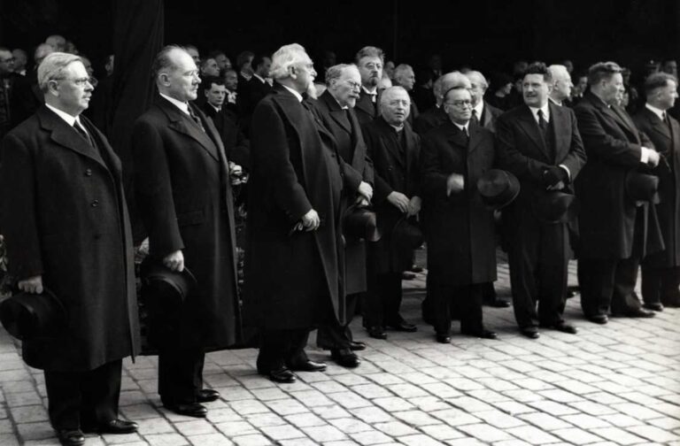 Politici na Masarykově pohřbu (1937). FOTO: neznámý autor / CC / volné dílo