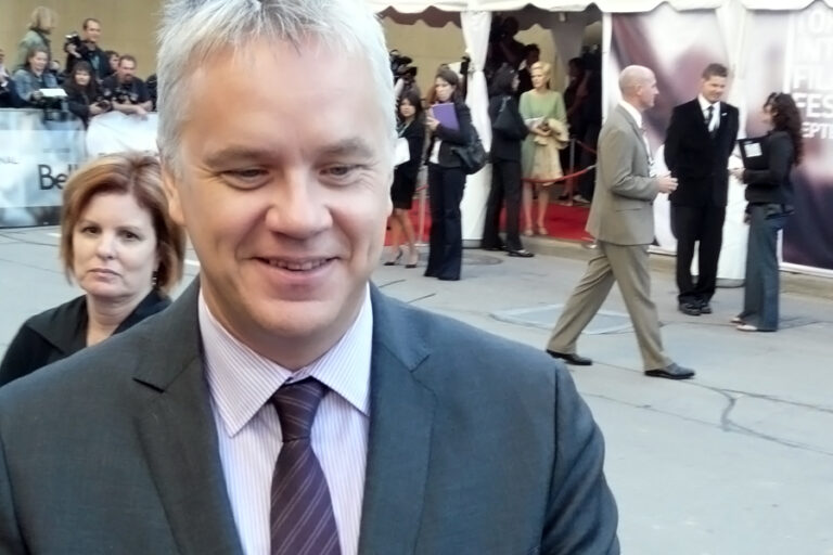 Postavu inspirovanou Frankem hrál ve filmu Tim Robbins.