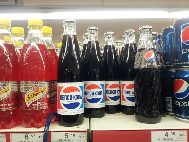 Vychlazená Pepsi se v SSSR stává oblíbeným nápojem. A vůbec nevadí, že je z prohnilého západu