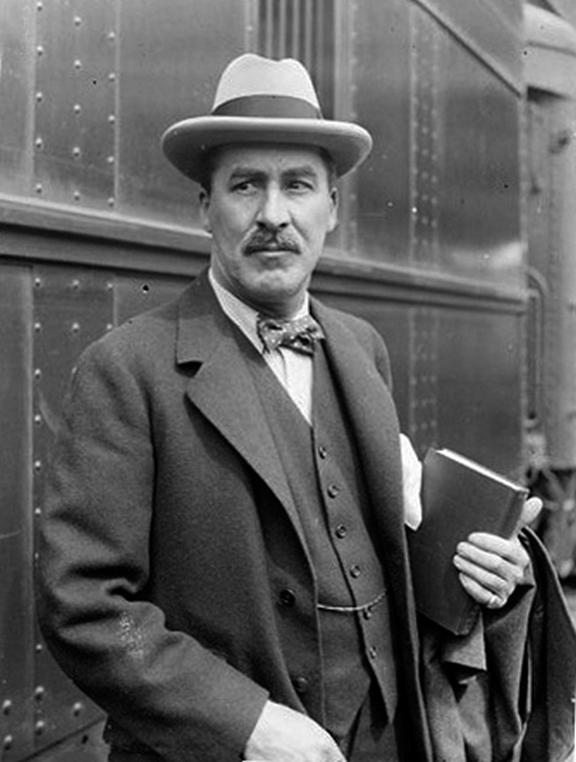 Archeolog Howard Carter musí šéfa pustit, ale to mu možná zachrání život.