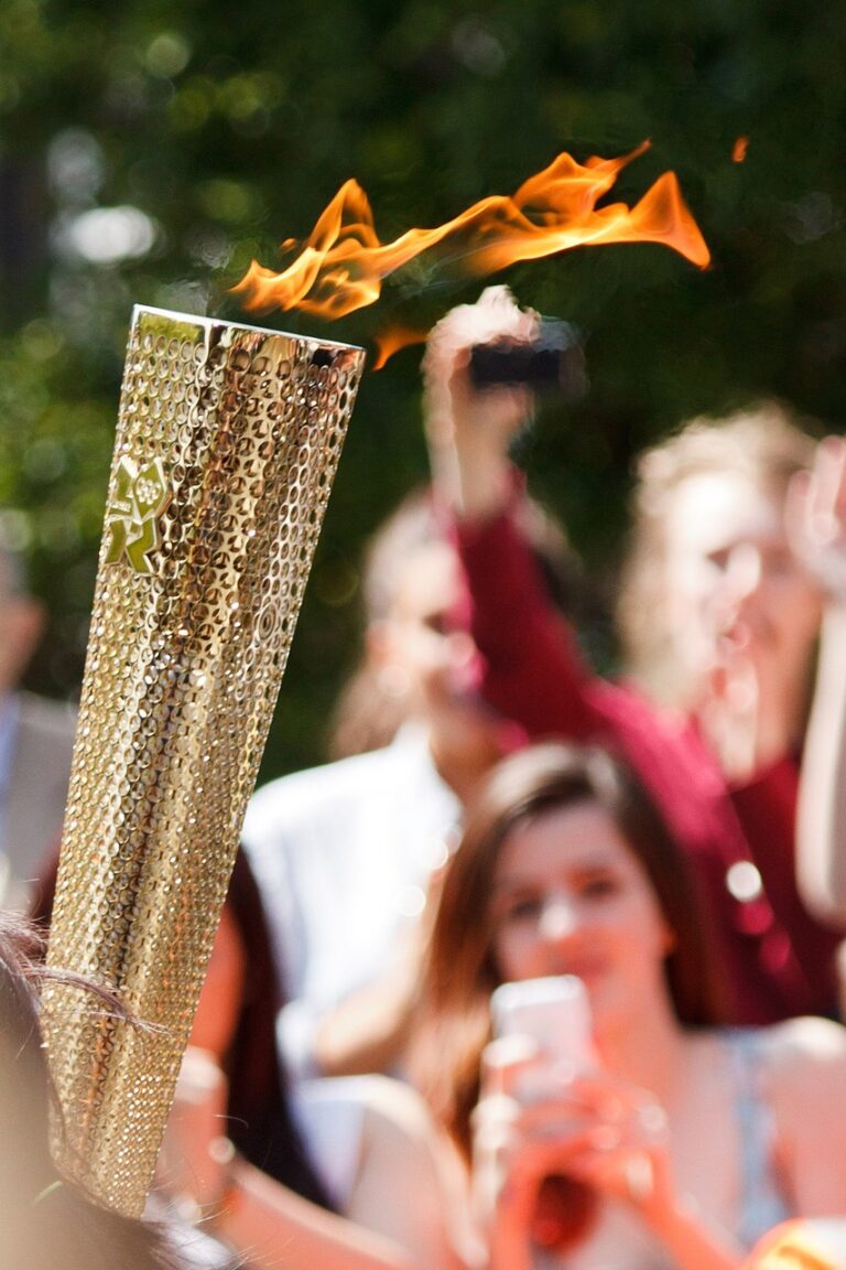 Původně měl být podle Hitlera na hrách zakázán start všem židům a černochům.