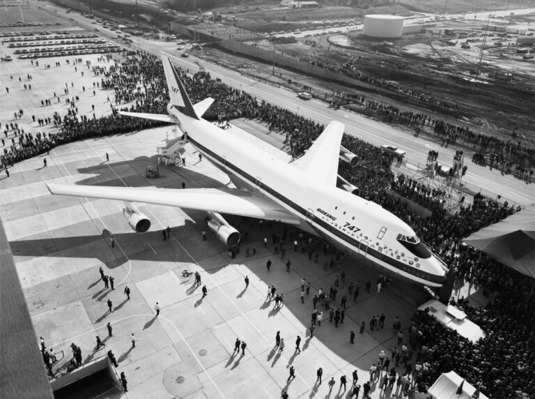 Dne 30. září 1968 bylo v továrně Boeing Everett Factory ve státě Washington představeno nové letadlo – legendární, obrovský Boeing 747 Jumbo Jet.