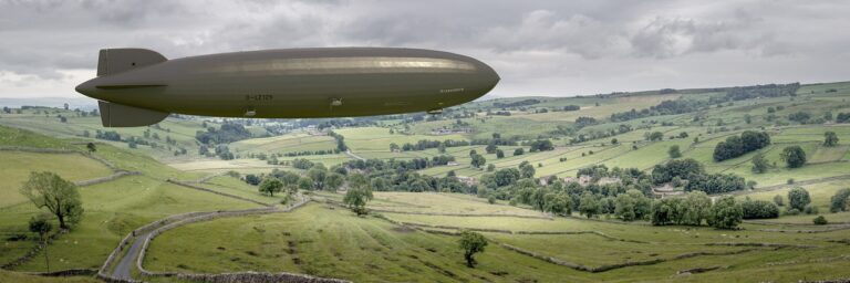 Vzducholoď Zeppelin LZ-129 byla nacistickou chloubou, s délkou 245 metrů (tedy jen o 25 metrů méně než Titanic) šlo o největší létající stroj všech dob.