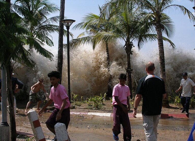 Tsunami na thajském pobřeží, 26. prosince 2004 – vlna přichází