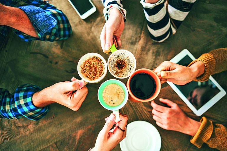 Vzhledem k tomu, že kávu nebo kofein v jiné podobě užívá asi 90 % lidí na světě, je ale těžké najít někoho, kdo by tuto molekulu v těle neměl.