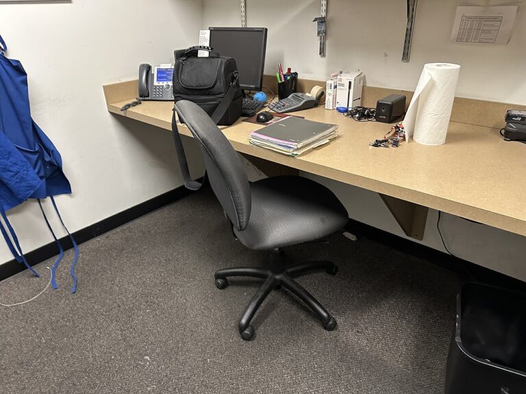 Papírový ručník je dnes nezbytností i v kanceláři. FOTO: Phillip Pessar/Creative Commons/CC BY-SA 2.0