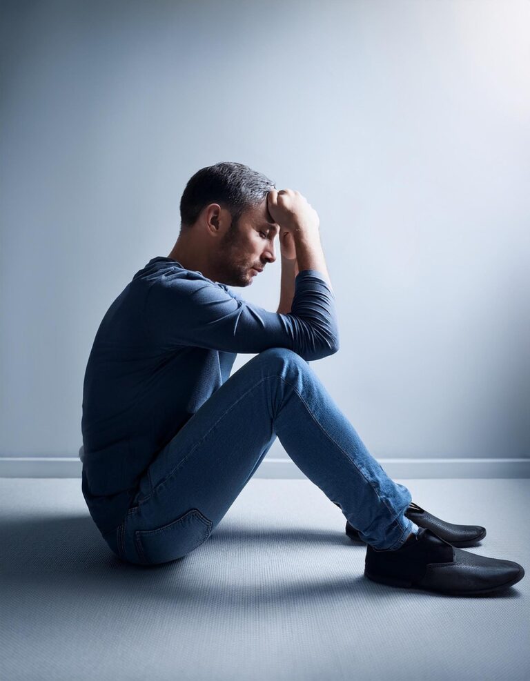 Životní styl nezměnil, ale přesto nemá sílu, chuť do života a navíc přibírá. Může to být andropauza...