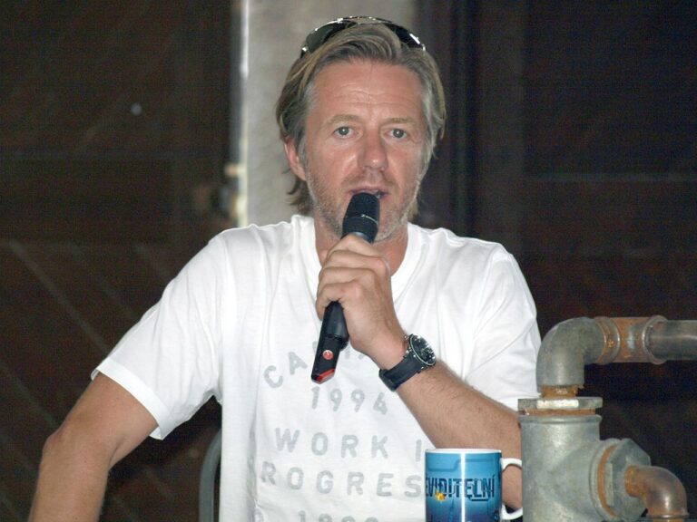 Herec Jiří Langmajer má za sebou testosteronovou terapii. „Začal jsem se cítit jako chlap, který má chuť do života. Lezu po horách, běhám, hraju, a hlavně – mám opět energii být naplno sám sebou,“ říká.