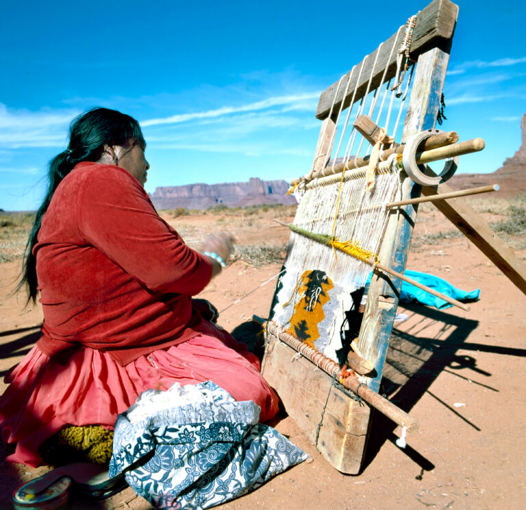 Navahové jsou druhou nejpočetnější etnickou skupinou v USA.