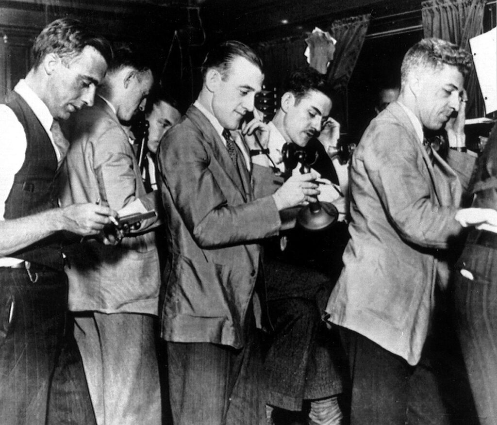 Stock brokers are seen at the stock Exchange in New York, USA, Friday Oktober 25, 1929 as panic shares selling continues from the previous day. It was the day the stock exchange crashed and broke loose a world wide recession and financial crisis and thus was termed 'Black Friday'. (AP Photo/Str) --- Broker in der New Yorker Boerse waehrend des Boersenkrachs, der die Weltwirtschaftskrise einleitete ('Schwarzer Freitag') am 25. Oktober 1929. (AP Photo/Str)