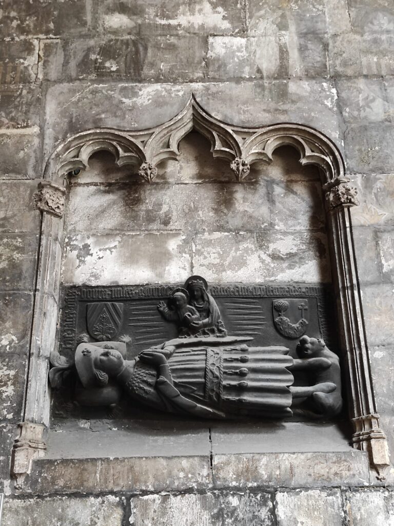 Antoni Tallander - hrobka v katedrále sv. Eulálie v Barcelonì.