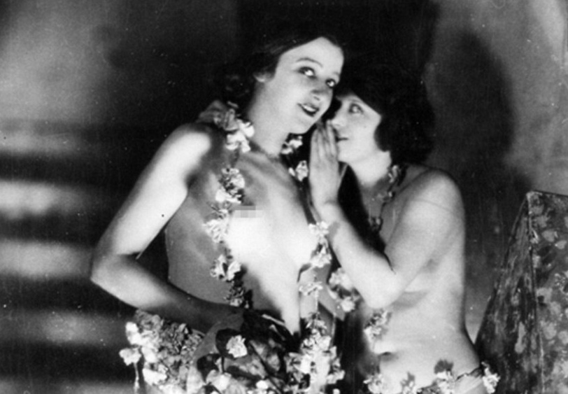 FRANCE - CIRCA 1895: Paris (XVIIIth street). The Moulin Rouge, about 1900. (Photo by ND/Roger Viollet/Getty Images)