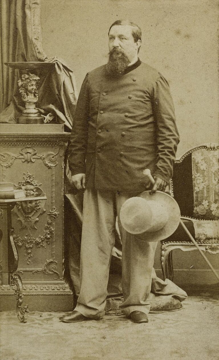 Pierre Napoleon si plnými doušky užívá výhod, nakonec i jeho kauza přispěje konci režimu jeho rodiny.