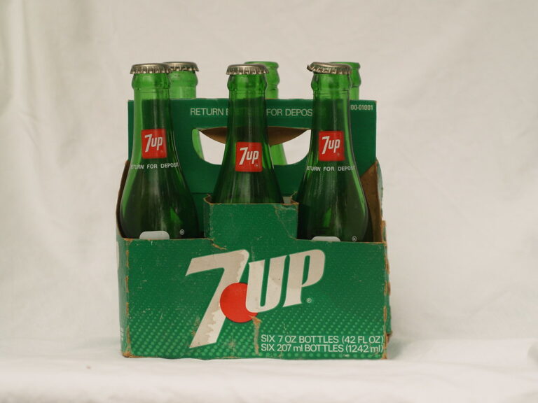 Od limonády 7 Up se očekává mnoho. Na počátku se prodává i jako lék na kocovinu.