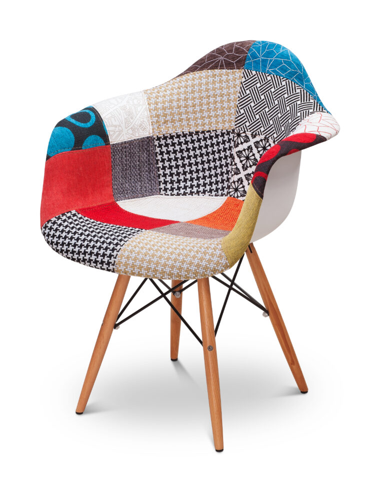 Tato židle je jedním z nejprodávanějších modelů v historii.