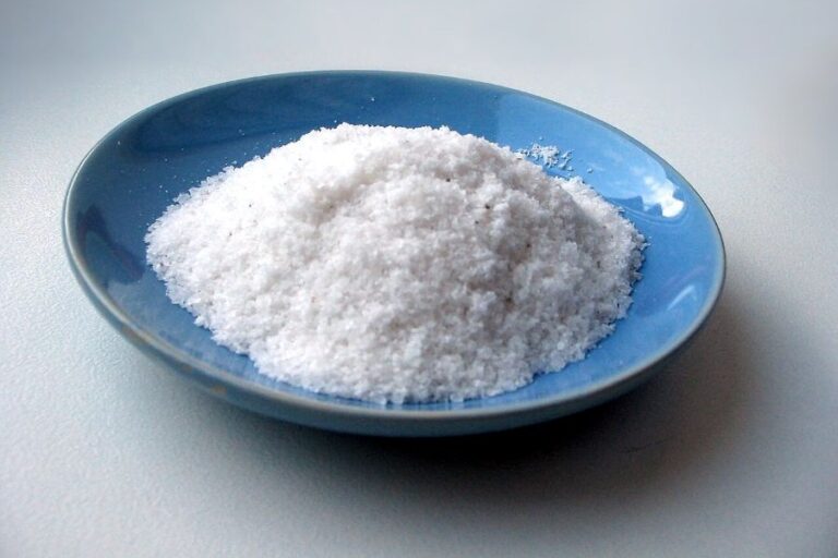 Chlorid sodný čili kuchyňská sůl. Chloru se říká solík. Foto: Kagor/Creative Commons/CC BY-SA 3.0