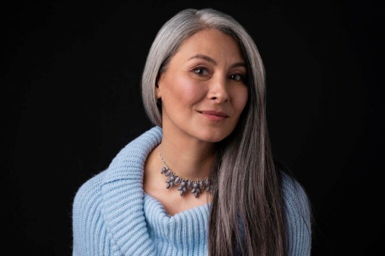 Světlé tóny na oblečení vypadají dobře. Foto: Freepik