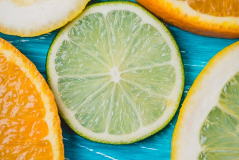 Cenná je i bílá vrstva pod slupkou. Foto: Freepik