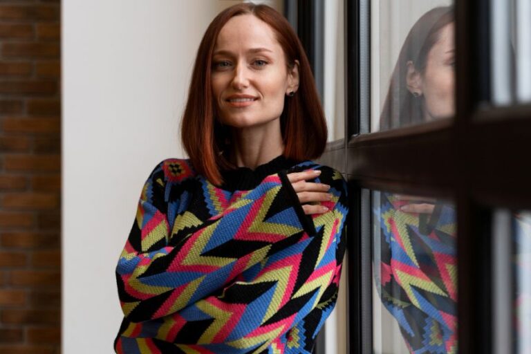 Výrazné vzory působí zajímavě, ale nesednou každé ženě. Foto: Freepik