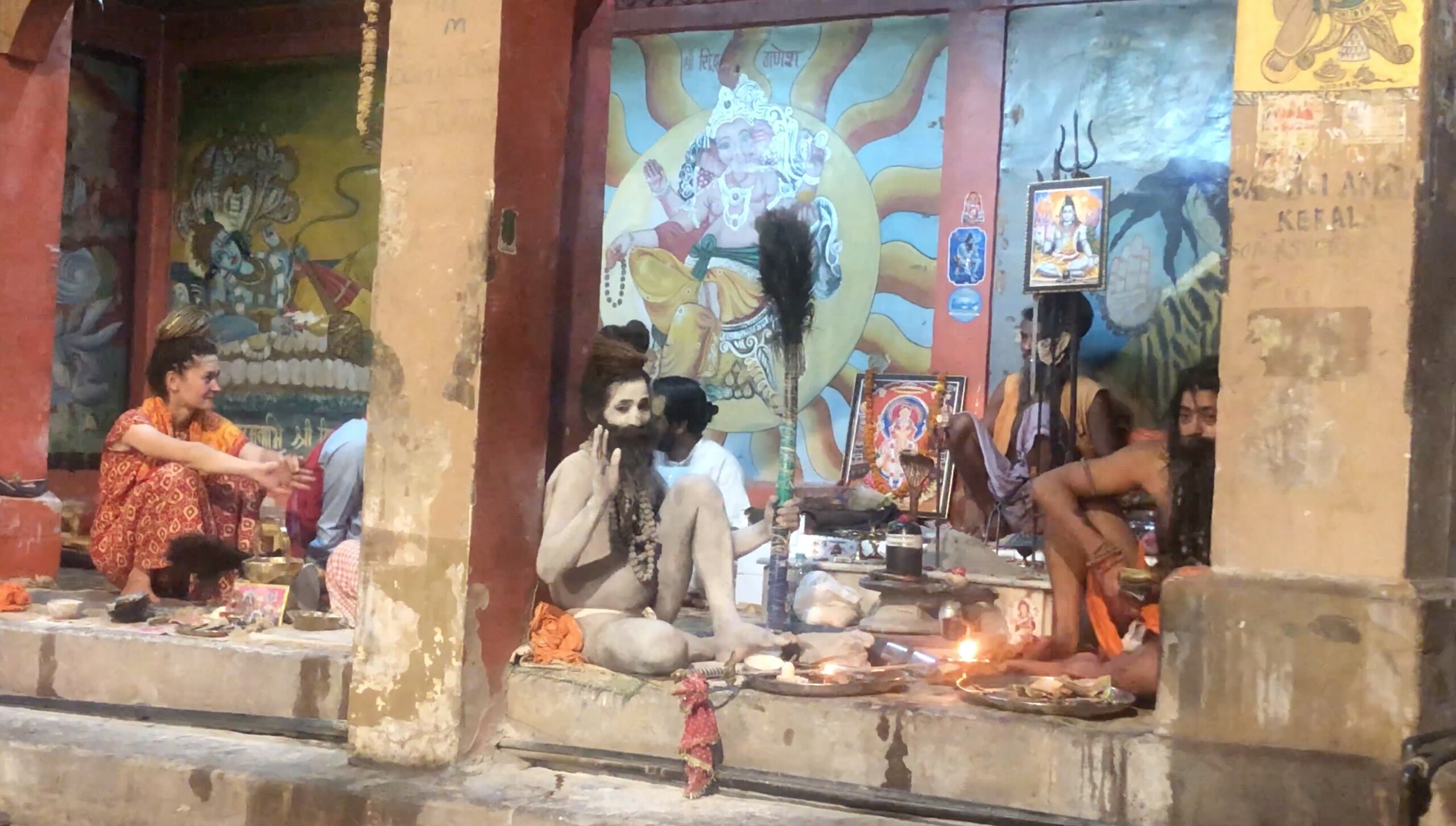 Aghóríové a jejich pro Evropany těžko pochopitelný svět: Pojídají mrtvoly a mažou se kremačním popelem