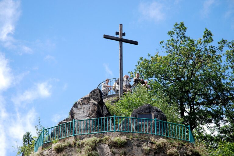 Kam si zajít na procházku? Co třeba Petrova vyhlídka západně nad centrem města?