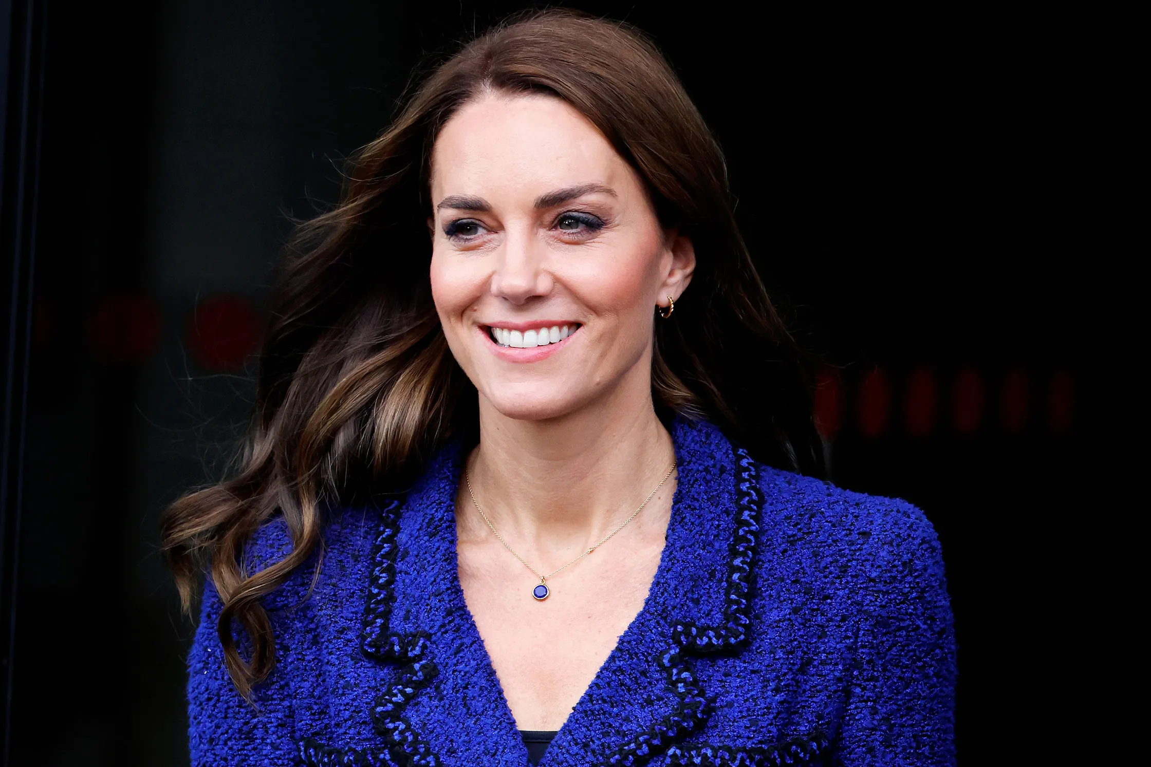 Proč se britská vévodkyně Kate nebojí nosit i levné šperky?