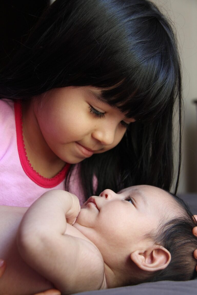 Porody těch nejmladších matek vzbuzují mnoho otázek.