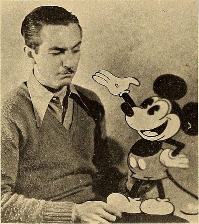 Walt Disney s postavičkou Mickyho Mouse. Foto: Neznámý autor/Creative Commons/Public Domain