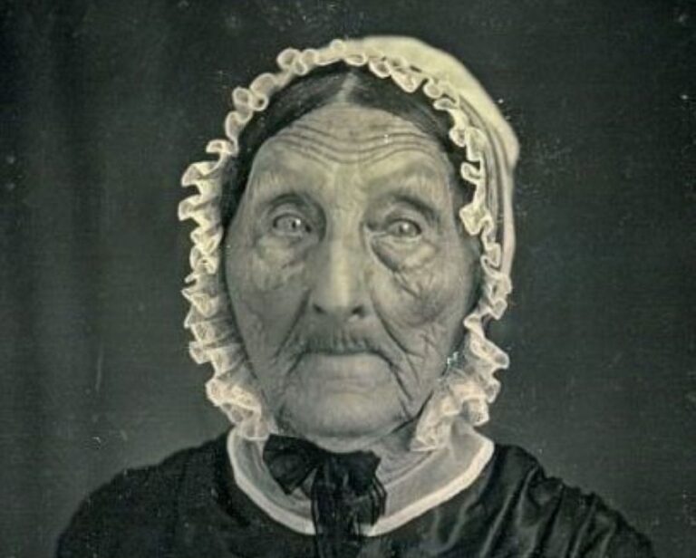 Fotka této ženy je datovaná rokem 1840. Byla naprosto nesprávně považována za Vasilijevovou. Ta totiž zemřela 44 let před vynálezem fotografie. Foto: Neznámý autor/Creative Commons/Public Domain