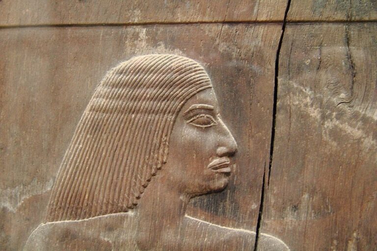 S úpravami chmýří pod nosem se můžeme setkat už ve starověku.