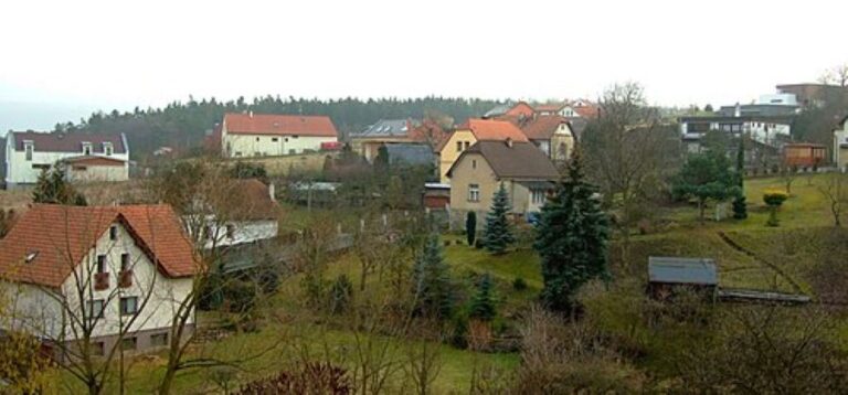 Pohled na obec Vonoklasy, kde se tragédie odehrála. Foto: Aktron/Creative Commons/CC BY-SA 3.0