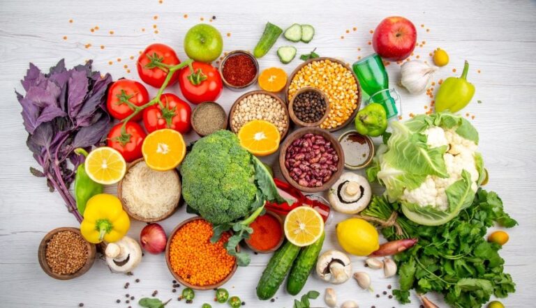 Více než na superpotraviny by měli lidé spoléhat na petrou a vyváženou stravu. Foto: Freepik